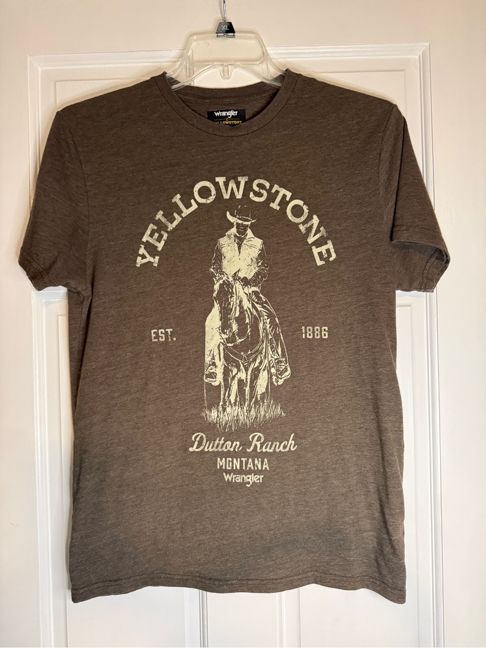 Wrangler Brown Short-Sleeve Yellowstone Dutton Ranch Graphic Tee